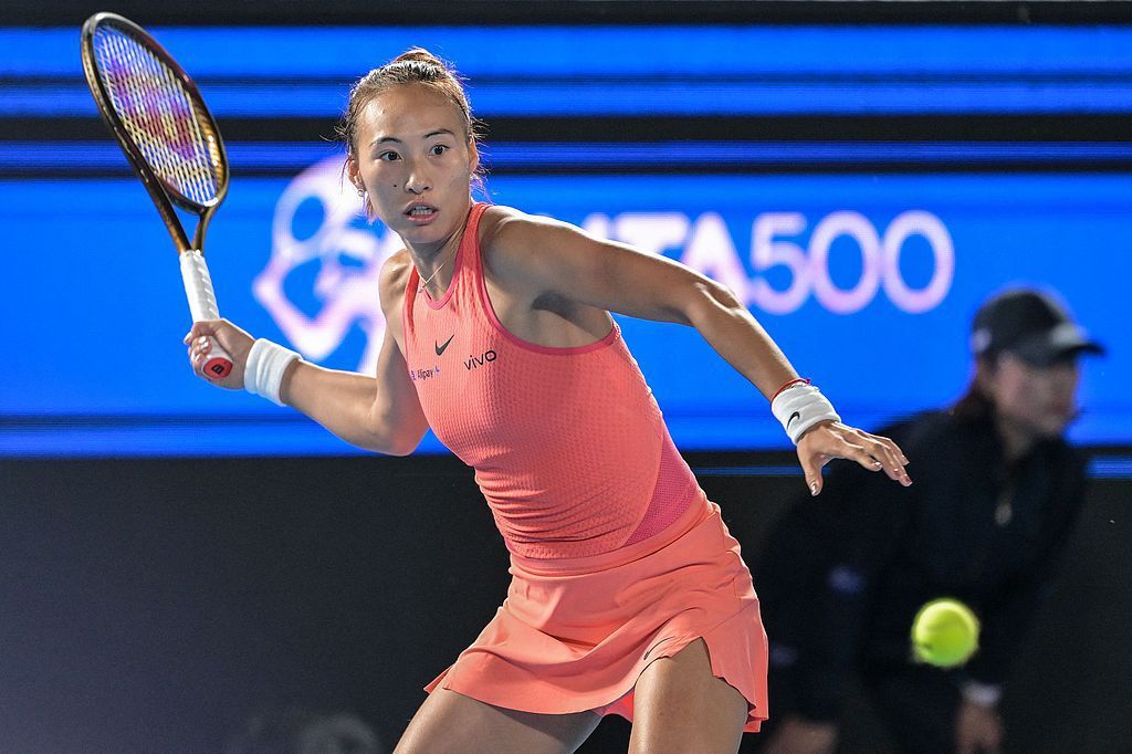 WTA500东京站半决赛揭幕：郑钦文首次交手施耐德