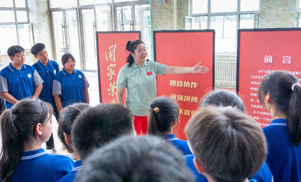 名将化身冠军教师团，与学生和志愿者同堂上体