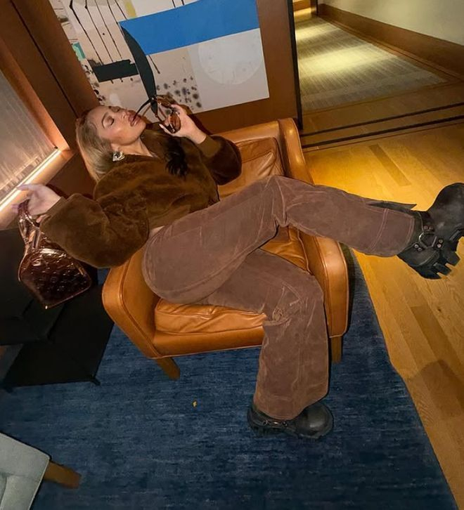 哈登携女友与双胞胎现身骑士主场 真实家庭生活