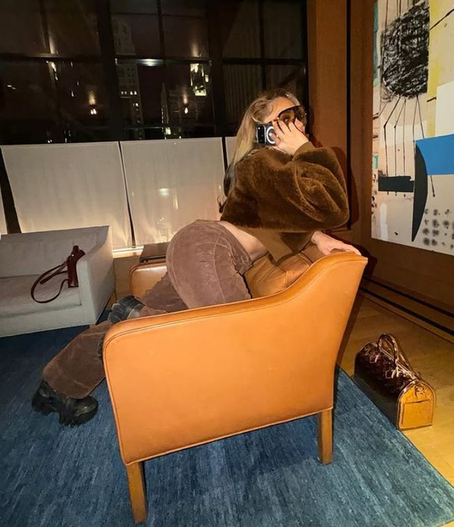 哈登携女友与双胞胎现身骑士主场 真实家庭生活