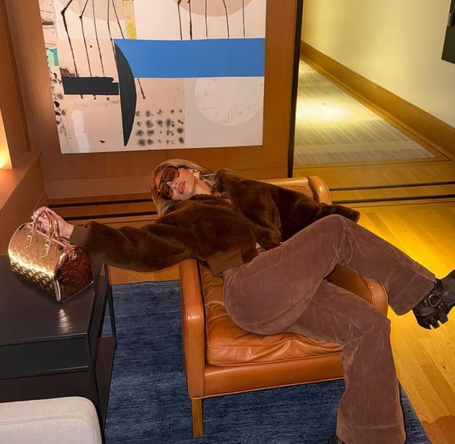 哈登携女友与双胞胎现身骑士主场 真实家庭生活