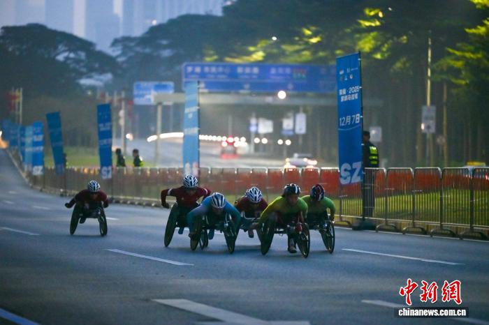 深圳残特奥会马拉松赛上演极限对决 视障选手打