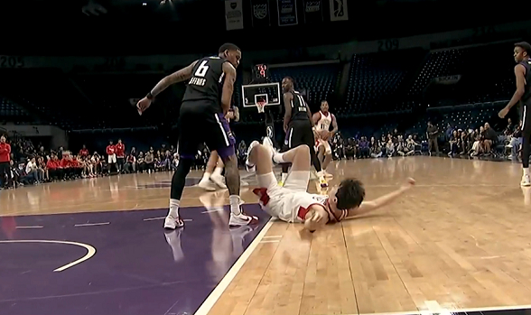 杨瀚森G联赛西部半决赛首秀20+7 技术犯规成亮点