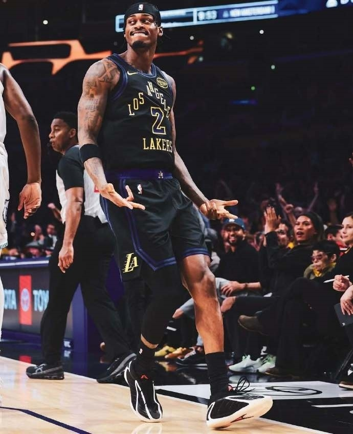 范德比尔特从功臣沦为边缘球员，湖人战术轮换