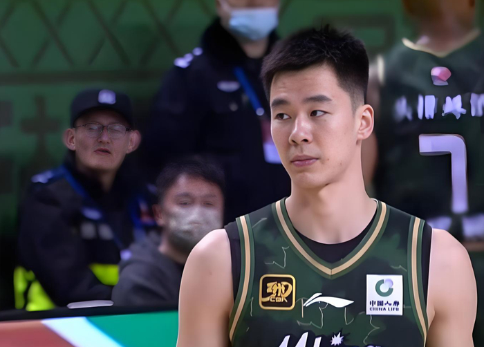 徐昕统治内线助广州队大胜同曦重返前十二