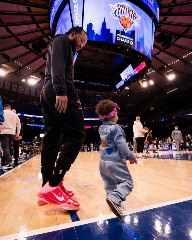 杰伦-布伦森推出科比5 PE“Jordyn”款球鞋 以女