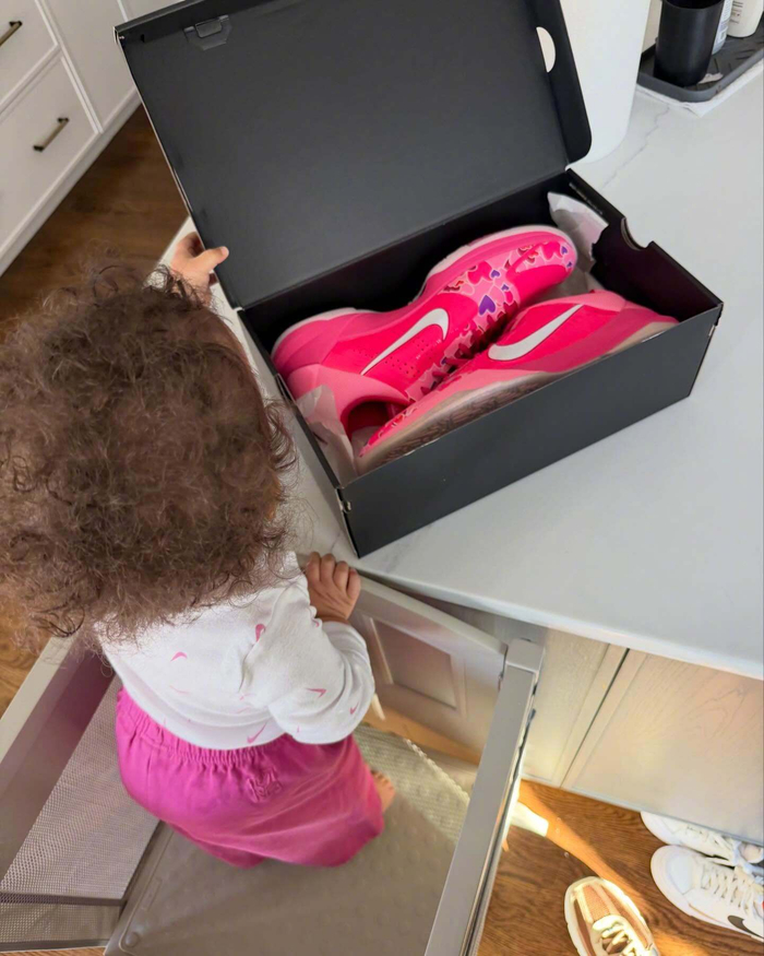 杰伦-布伦森推出科比5 PE“Jordyn”款球鞋 以女